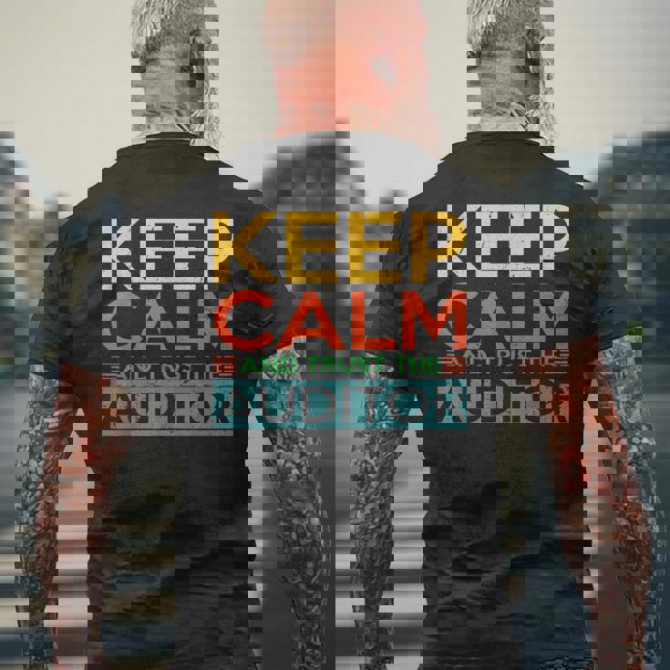 面白い監査人 メンズTシャツ バックプリント 高齢者への贈り物