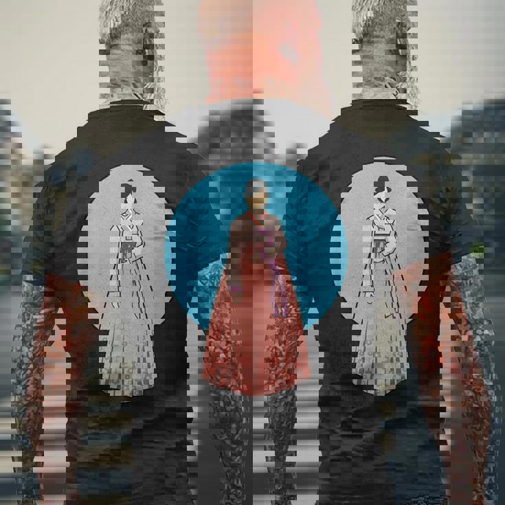 韓国伝統韓服を着た韓国の美少女 メンズTシャツ バックプリント 高齢者への贈り物