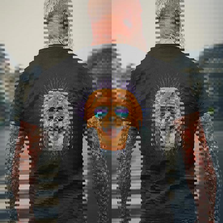 音楽チャウチャウdjヘッドフォン付き 音楽犬愛好家 メンズTシャツ バックプリント 高齢者への贈り物