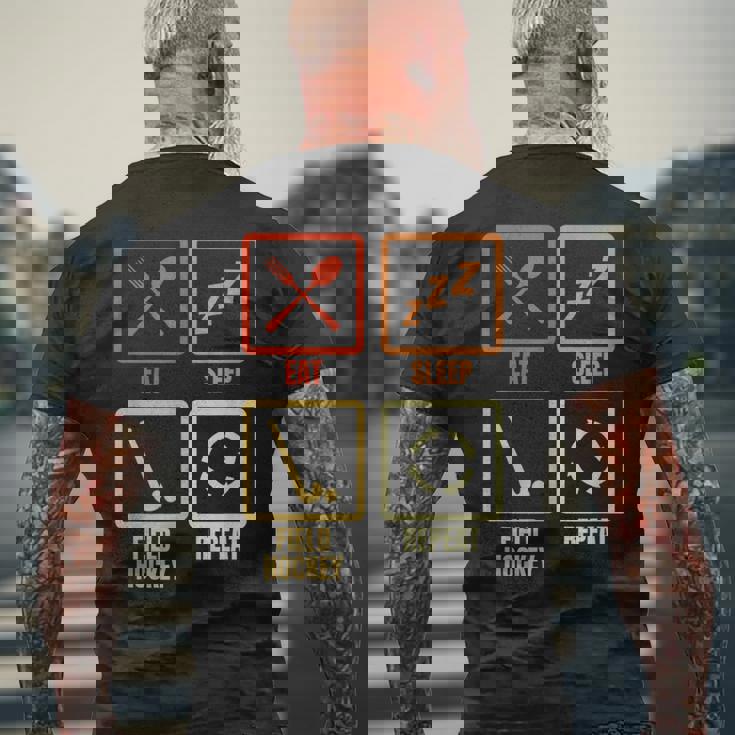 食べる寝るフィールドホッケーの繰り返し メンズTシャツ バックプリント 高齢者への贈り物