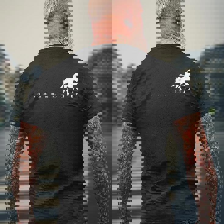 馬の線路、馬蹄、乗馬。 メンズTシャツ バックプリント 高齢者への贈り物