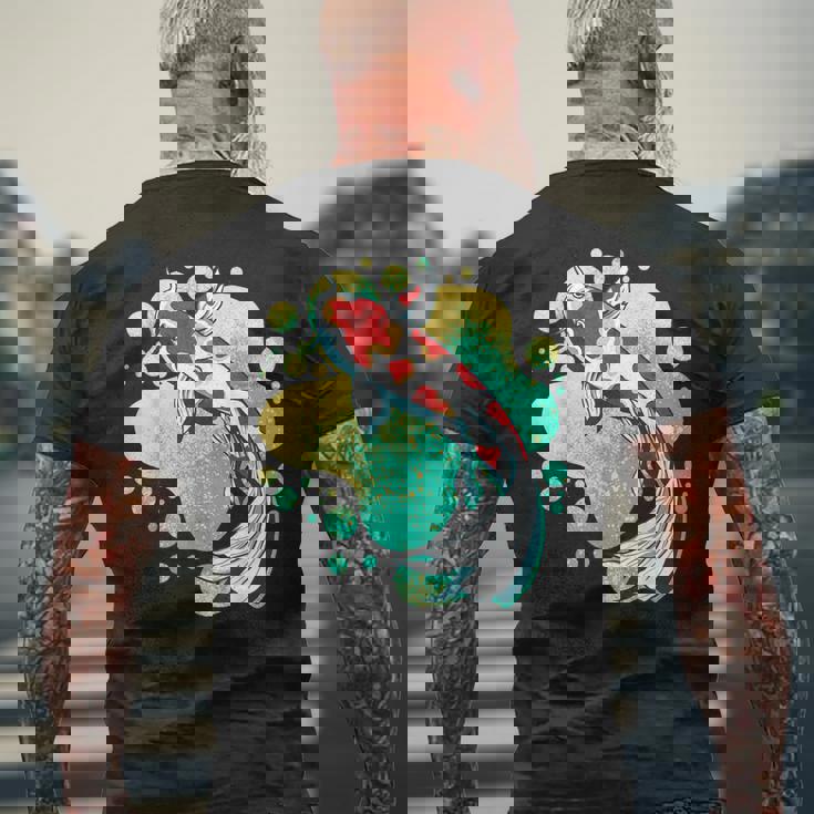 鯉 鯉 ジャパン 鯉 魚 エステ ベイパーウェーブ メンズTシャツ バックプリント 高齢者への贈り物