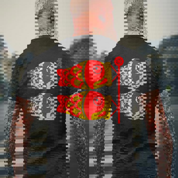 鯉 鯉 漢字 鯉のぼり 旗 メンズTシャツ バックプリント 高齢者への贈り物