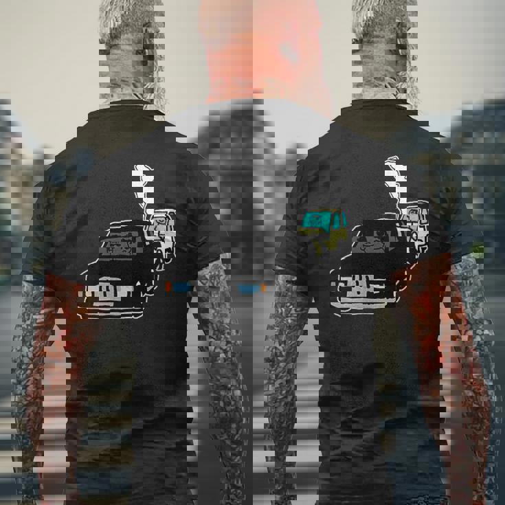 黒塗りの高級車よりも怖い無車検の軽自動車 メンズTシャツ バックプリント 高齢者への贈り物