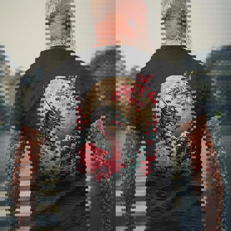 黒龍 桜 日本 美学 日本龍 メンズTシャツ バックプリント 高齢者への贈り物