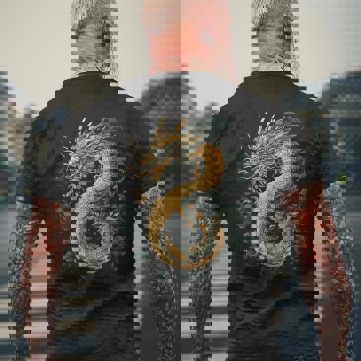 龍人 龍神 ドラゴン グラフィック 神話ドラゴン 龍神竜 メンズTシャツ バックプリント 高齢者への贈り物