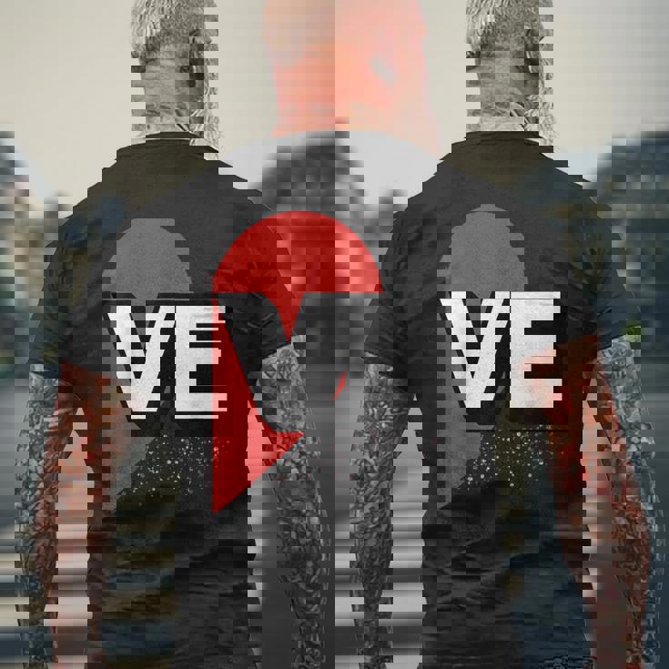 ２人で着るとハートが出来る Loveの文字になる 「Ve」カップル 恋人 メンズTシャツ バックプリント 高齢者への贈り物