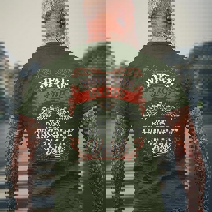 Norton Blood Run Through Myeins Family Christmas メンズTシャツ バックプリント 高齢者への贈り物