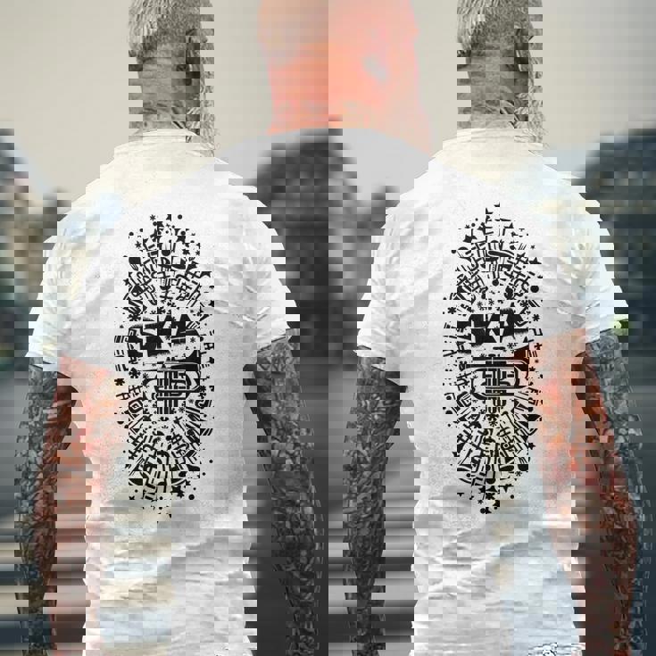 2トーン スカトランペット奏者 サムプリント メンズTシャツ バックプリント 高齢者への贈り物