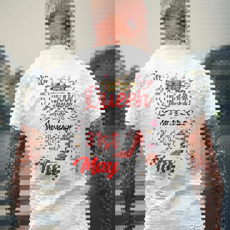 5月31日 誕生日 この女王は5月31日に生まれました メンズTシャツ バックプリント 高齢者への贈り物