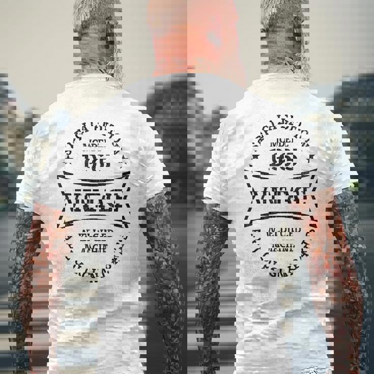 60Th Birthday 60歳 1965年生まれ ヴィンテージ 60年 メンズTシャツ バックプリント 高齢者への贈り物