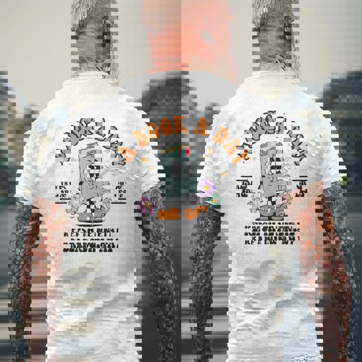 A Book A Day Keep The Mental Breakdown Away Book Lovers メンズTシャツ バックプリント 高齢者への贈り物