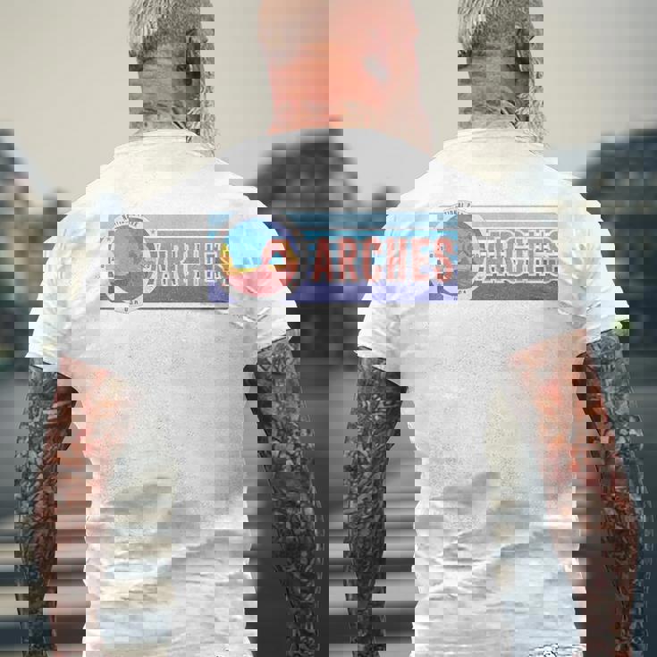 Arches National Park ヴィンテージ ユタtシャツ メンズTシャツ バックプリント 高齢者への贈り物