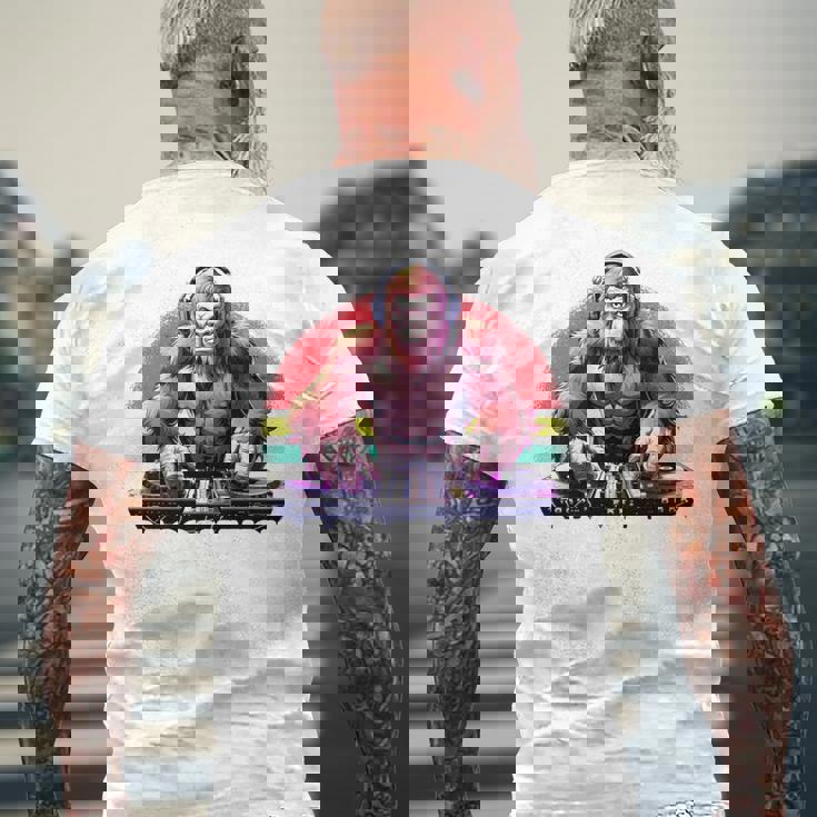 Bassquatch 音楽愛好家のためのサスカッチdjデザイン 長袖tシャツ メンズTシャツ バックプリント 高齢者への贈り物