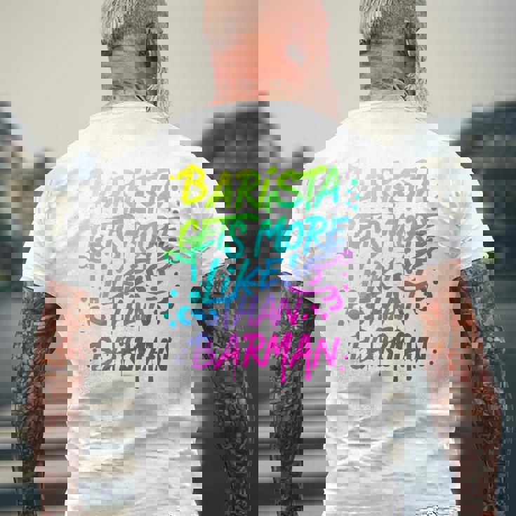 Cool Barista Gets More Likes Than Barman、バリスタ、バーマンより 長袖tシャツ メンズTシャツ バックプリント 高齢者への贈り物