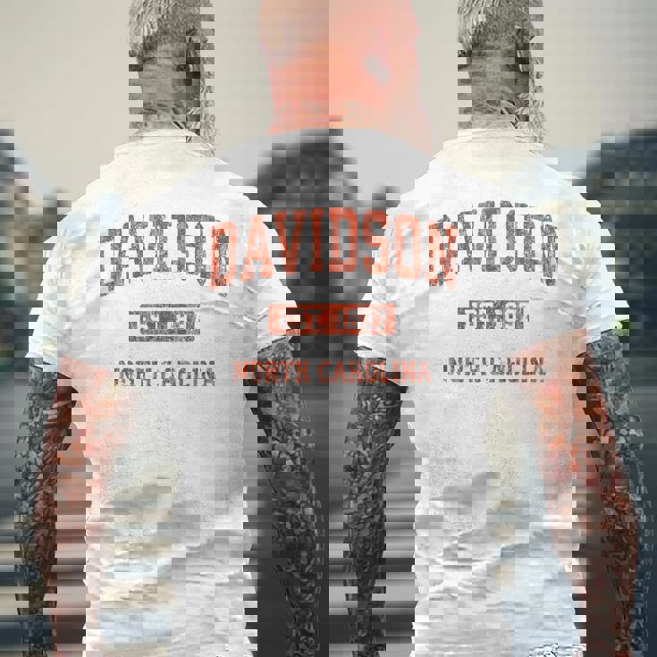 Davidson ノースカロライナ Nc ビンテージ アスレチック スポーツデザイン メンズTシャツ バックプリント 高齢者への贈り物