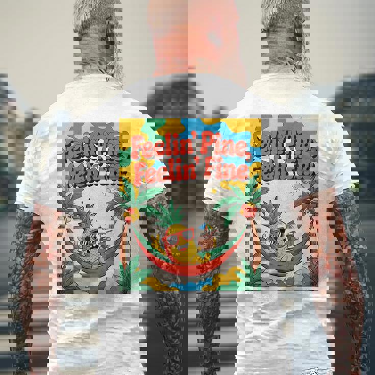 Feelin' Pine Feelin' Fine パイナップル トロピカル ビーチ 楽しい メンズTシャツ バックプリント 高齢者への贈り物