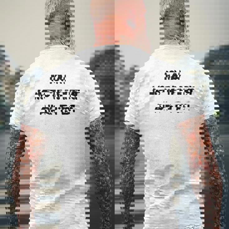 Clean Bible Character Humor – Noah The Ark-Itect Joke メンズTシャツ バックプリント 高齢者への贈り物