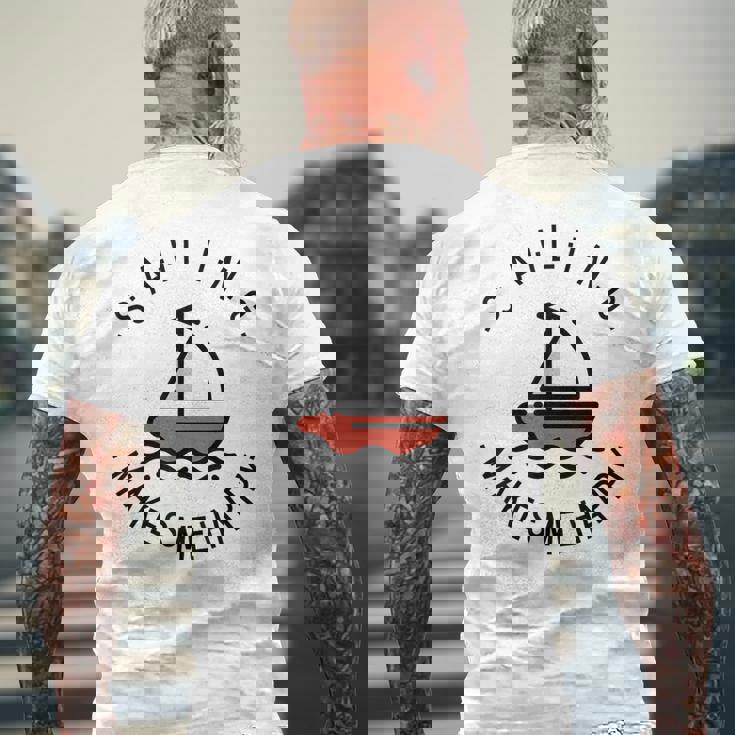 Sailing Makes Me Happy レッド ヨット メンズTシャツ バックプリント 高齢者への贈り物