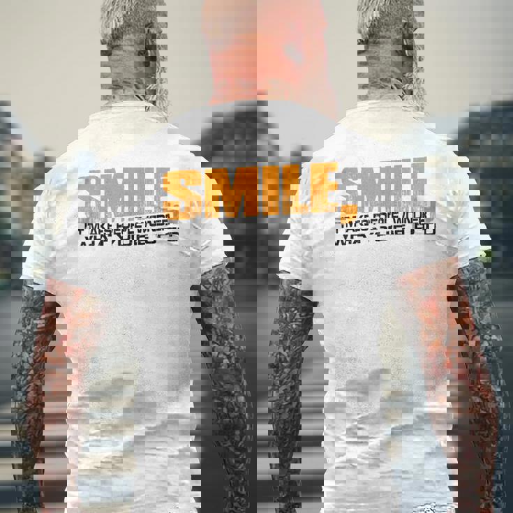 Smile It Makes People Wonder What You're Up To メンズTシャツ バックプリント 高齢者への贈り物