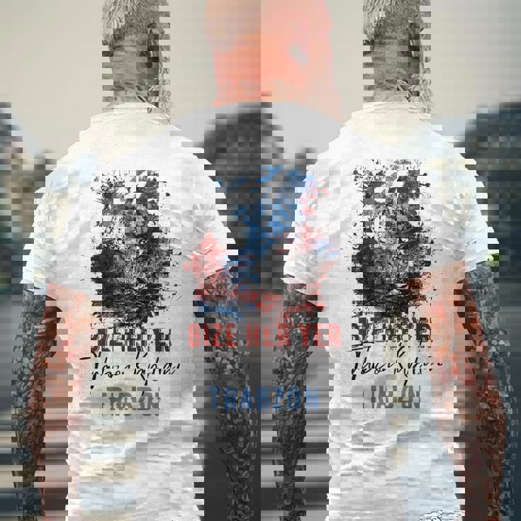 Trabzon 61 Bize Her Yer Trabzon ホワイトエディション メンズTシャツ バックプリント 高齢者への贈り物