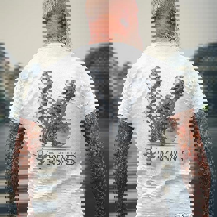 V8 エンジン メンズTシャツ バックプリント 高齢者への贈り物