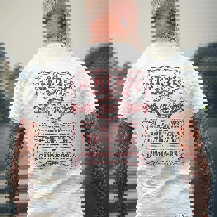 Vintage Made In 1985 The Man Myth Legend 39 Year Old メンズTシャツ バックプリント 高齢者への贈り物