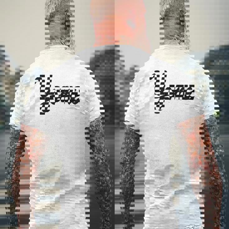 【Yome】嫁 よめ シンプル おしゃれ ローマ字 夫婦お揃い 結婚祝い カップル ペアルック おもしろ ペア メンズTシャツ バックプリント 高齢者への贈り物