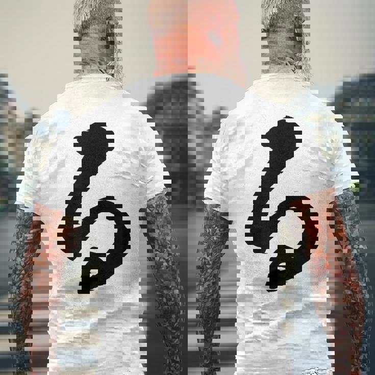 【る】ひらがな 一文字 可愛い 日本語 面白い おもしろ ネタ 筆文字 平仮名 五十音 文字 かっこいい ウケ狙い 毛筆 メンズTシャツ バックプリント 高齢者への贈り物