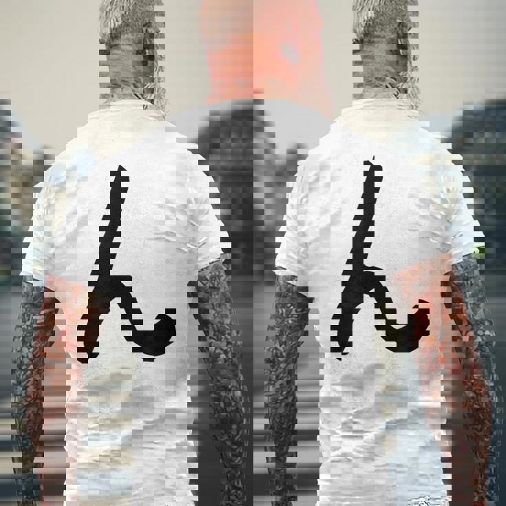 【ん】ひらがな 一文字 可愛い 日本語 面白い おもしろ ネタ 筆文字 平仮名 五十音 文字 かっこいい ウケ狙い 毛筆 メンズTシャツ バックプリント 高齢者への贈り物