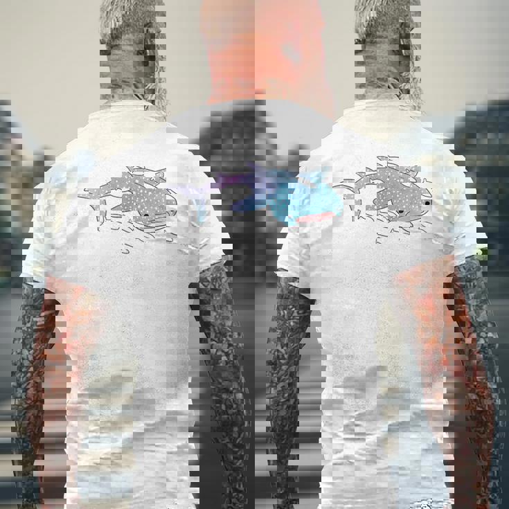 かわいい カワイイ エステ ブルー ジンベラ サメ 海 ギフト メンズTシャツ バックプリント 高齢者への贈り物