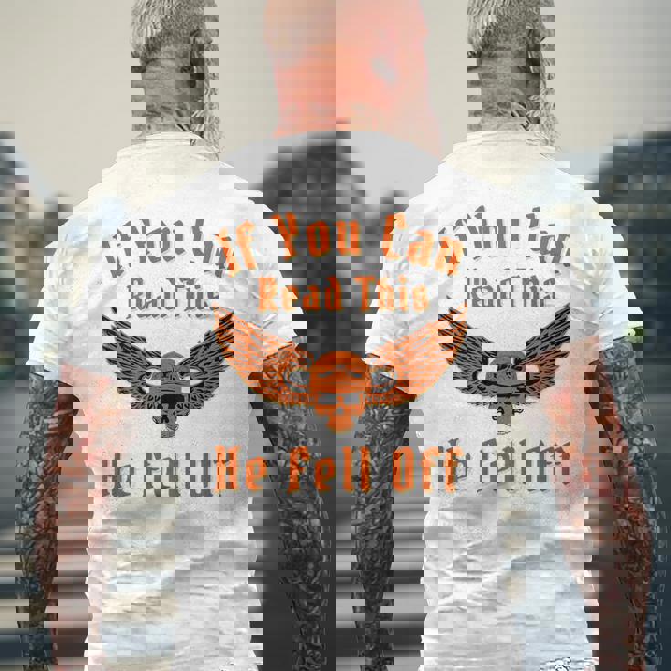 これを読めば、彼はバイカー向けのダークユーモアサインから落ちた メンズTシャツ バックプリント 高齢者への贈り物