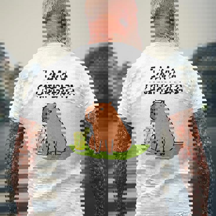 アイ・アム・ア・カイピバラ～カイピリーニャ・カクテル好きのカピバラ～ メンズTシャツ バックプリント 高齢者への贈り物