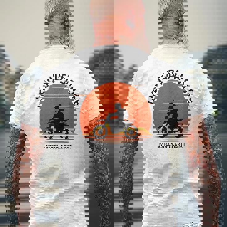 アドベンチャー バイク おもしろ ツーリング 人生は冒険だ オフロードバイクバイク イラスト メンズTシャツ バックプリント 高齢者への贈り物