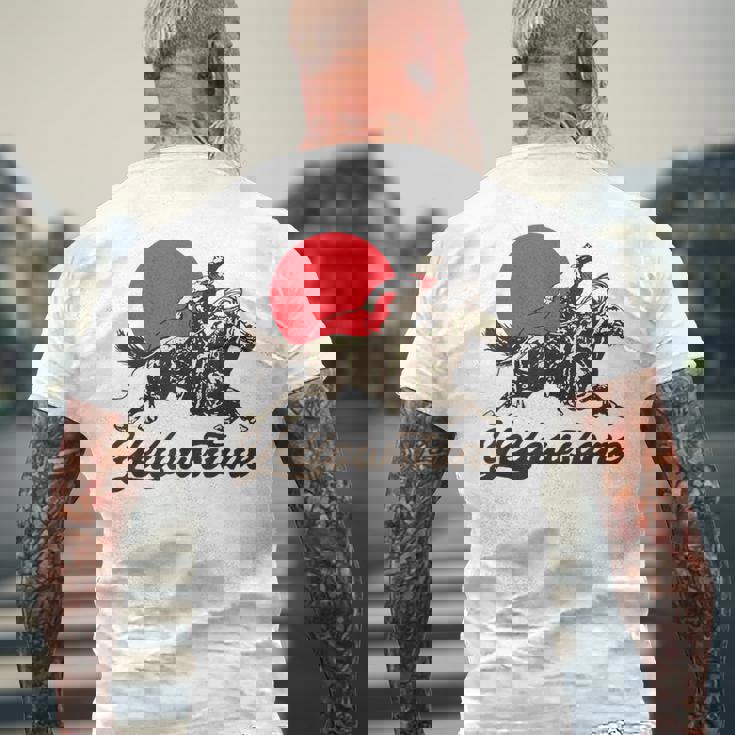 イエローストーン国立公園 カウボーイ&馬 ラングラー ビンテージ メンズTシャツ バックプリント 高齢者への贈り物