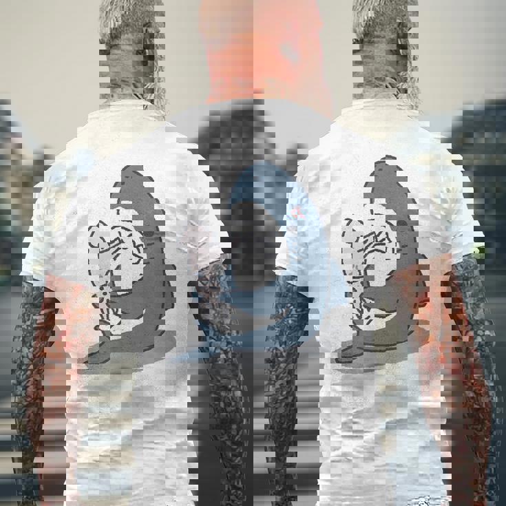 イカを噛み切ることができないサメ メンズTシャツ バックプリント 高齢者への贈り物