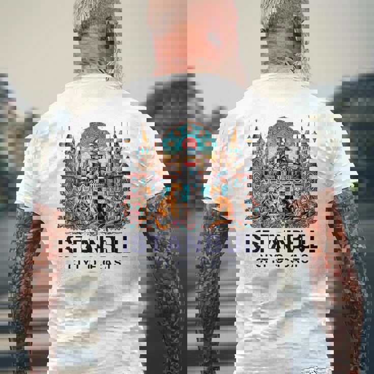 イスタンブール、トルコ 猫の街 Ii メンズTシャツ バックプリント 高齢者への贈り物