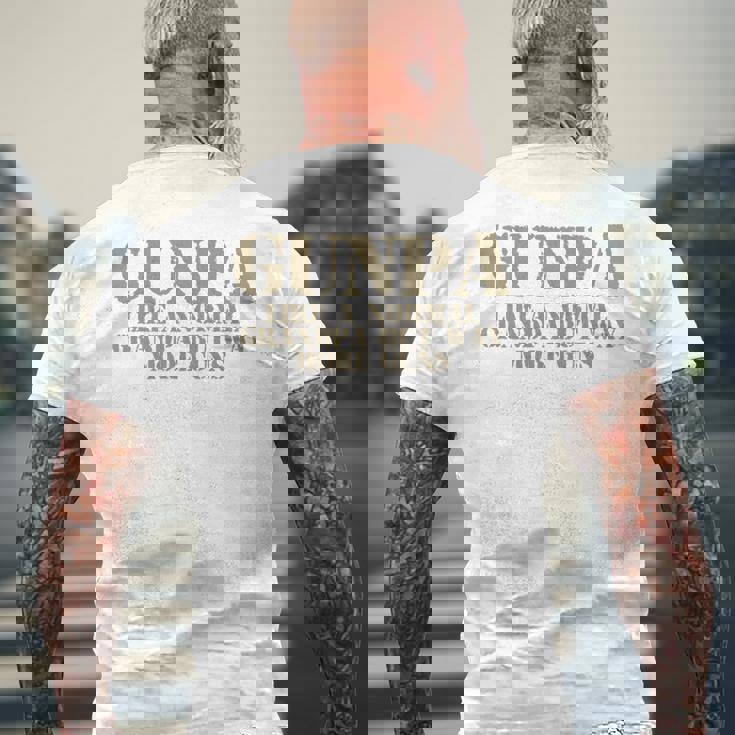 ガンパ 普通のおじいちゃん軍隊 銃好きのおじいちゃん 長袖tシャツ メンズTシャツ バックプリント 高齢者への贈り物