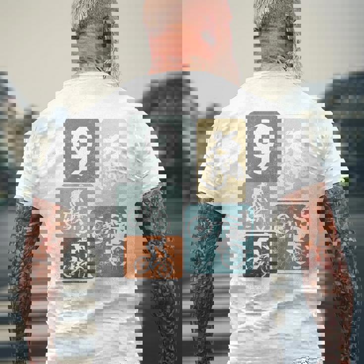 キッズ 9歳の男の子サイクリスト9歳の誕生日バイクマウンテンバイク メンズTシャツ バックプリント 高齢者への贈り物