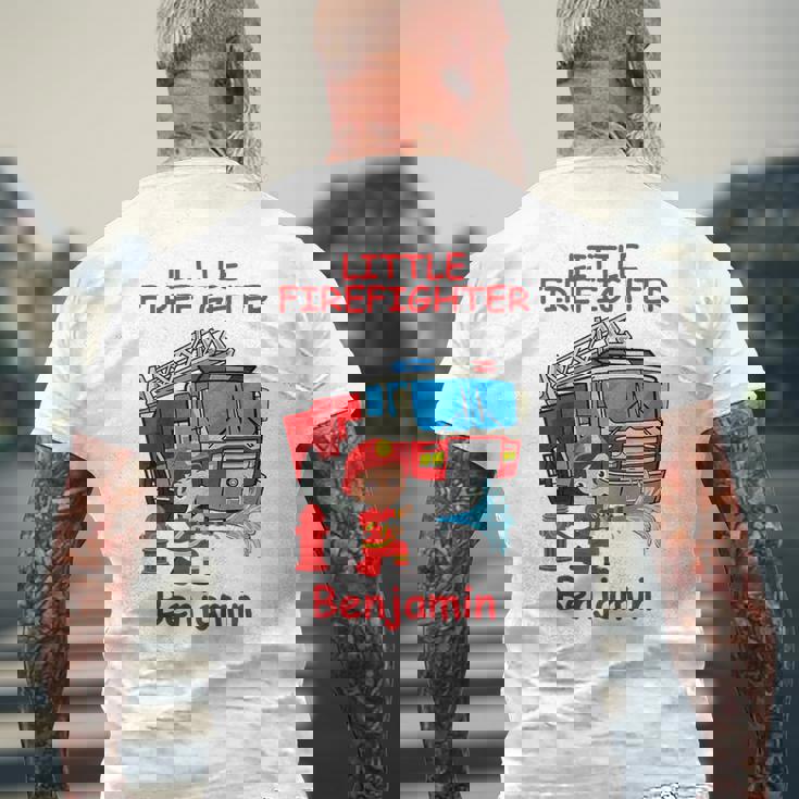 キッズ 消防署の消防車 小さな消防士ベンジャミン メンズTシャツ バックプリント 高齢者への贈り物