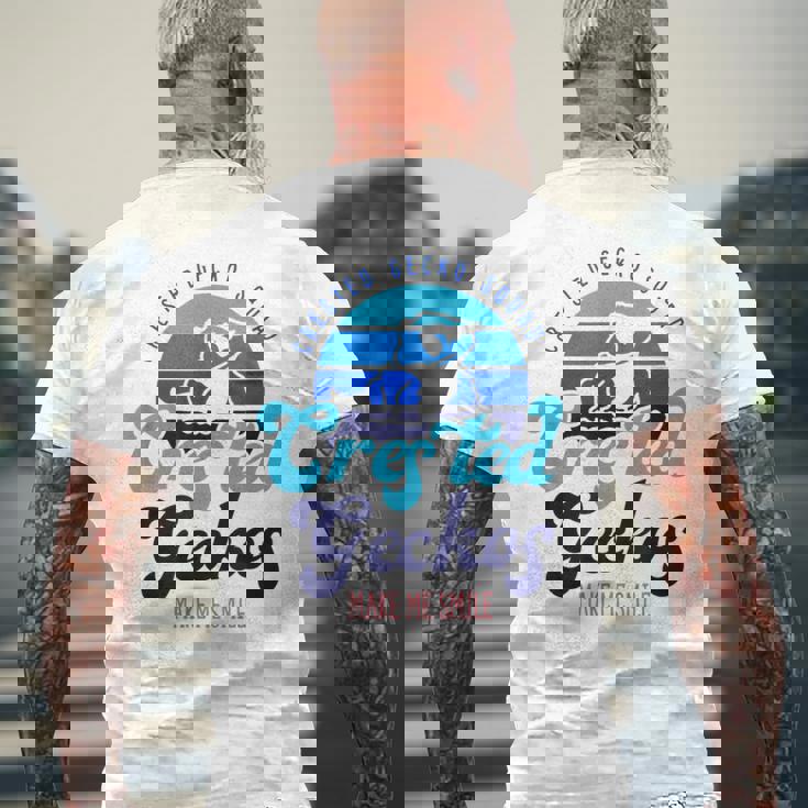 クレステッドゲッコーは私を笑顔にする エキゾチックなトカゲ メンズTシャツ バックプリント 高齢者への贈り物