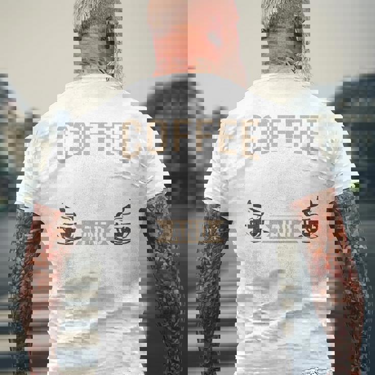 コーヒーとペキニーズ犬愛好家 メンズTシャツ バックプリント 高齢者への贈り物