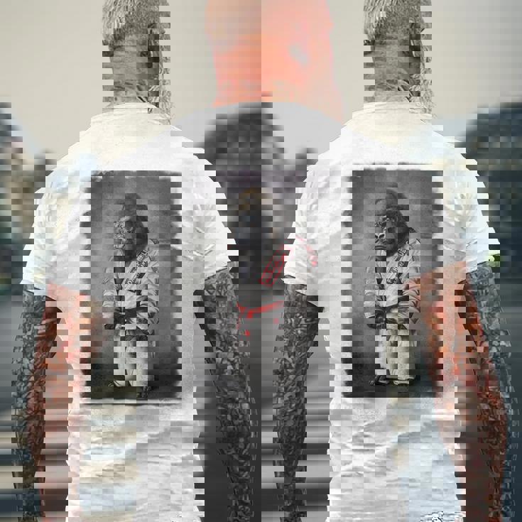 ゴリラ先生 日本の柔道と空手武道 メンズTシャツ バックプリント 高齢者への贈り物