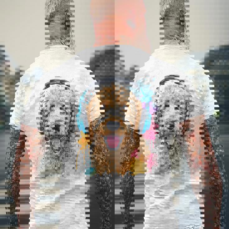 ゴールデンドゥードル、ヘッドフォン、犬、動物プリント メンズTシャツ バックプリント 高齢者への贈り物