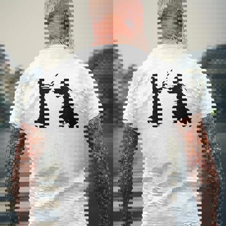 シルエット 剣道 合気道 日本 武道 剣闘士 扇子 メンズTシャツ バックプリント 高齢者への贈り物