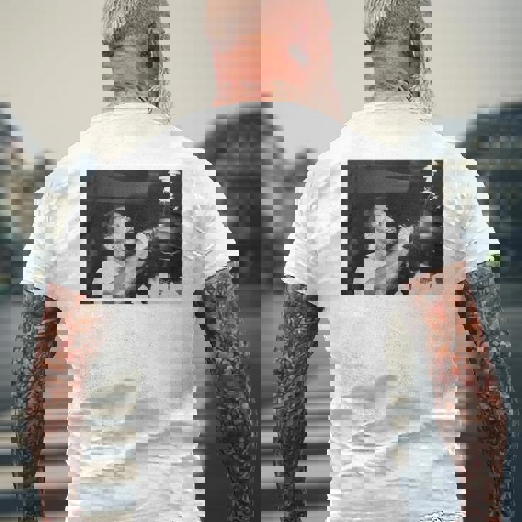 ジョー・フレイジャーが2度目のムハンマド・アリボクシングファイトに備える メンズTシャツ バックプリント 高齢者への贈り物