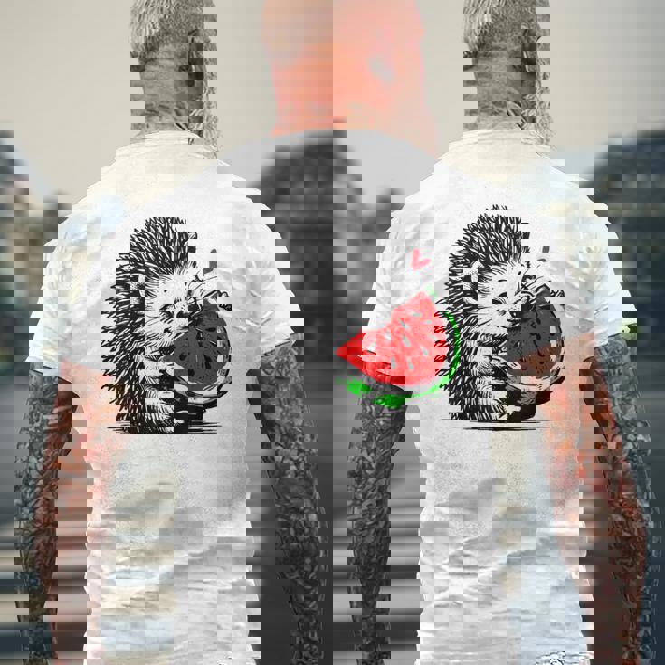 スイカの誕生日を食べるキュートで愛らしいハリネズミ メンズTシャツ バックプリント 高齢者への贈り物