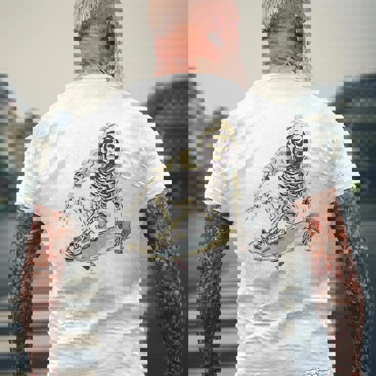 スケートボード スケルトン スケーター スケートボーダー スケートボード メンズTシャツ バックプリント 高齢者への贈り物