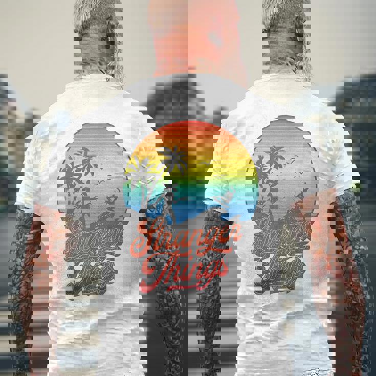 ストレンジャー・シングス サーファーボーイ ピザ デモゴルゴン カリ レトロ 80年代 メンズTシャツ バックプリント 高齢者への贈り物