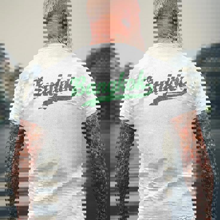 タイのバンコクビンテージスポーツグラフィック。 メンズTシャツ バックプリント 高齢者への贈り物